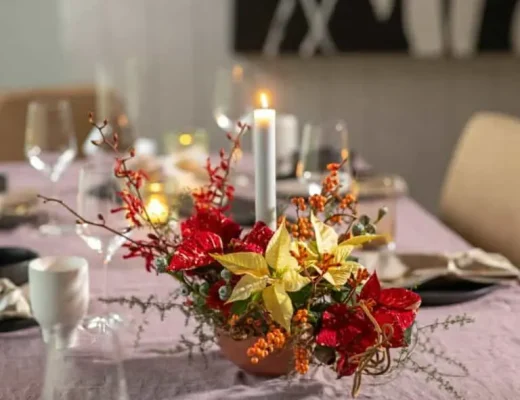 decoracion-con-flores-de-pascua-cortadas